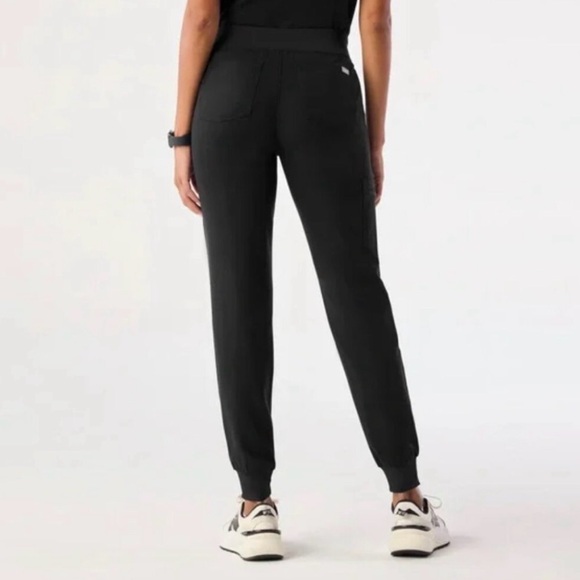 Figs Black Zamora Jogger Scrub Pants Size Medium Petite - Picture 2 of 9